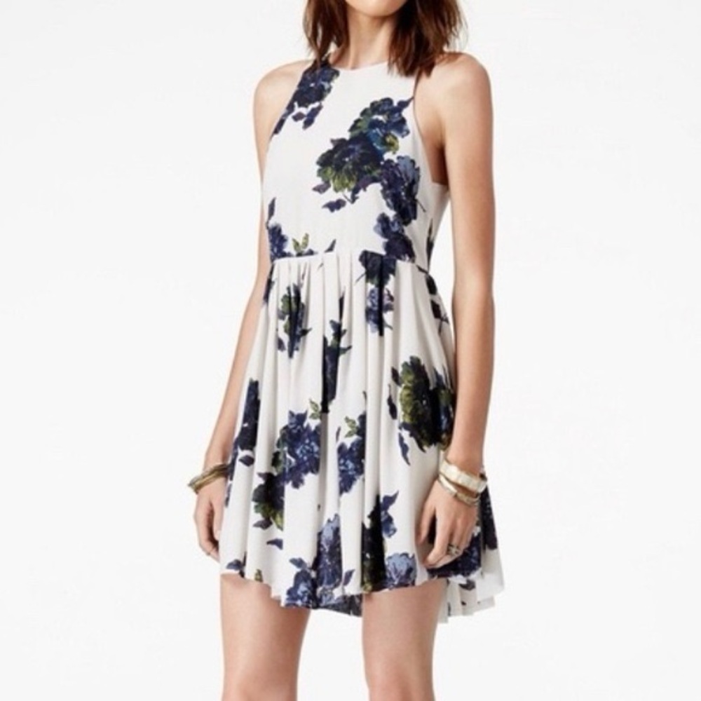 Free People Flutterby Sleeveless dress in white and blue sz 0